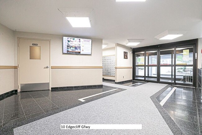 Unit located conveniently through lobby - 10 Edgecliff Golfway