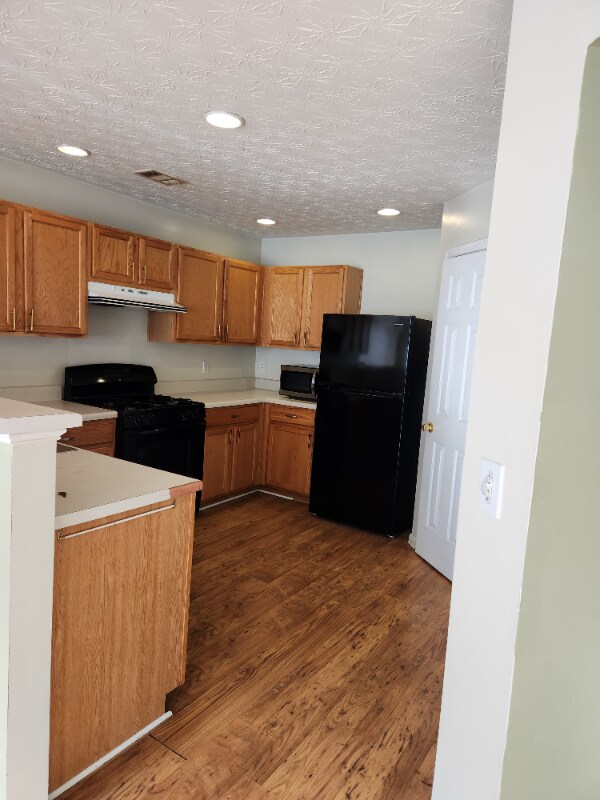 Building Photo - 579 W Oaks Dr