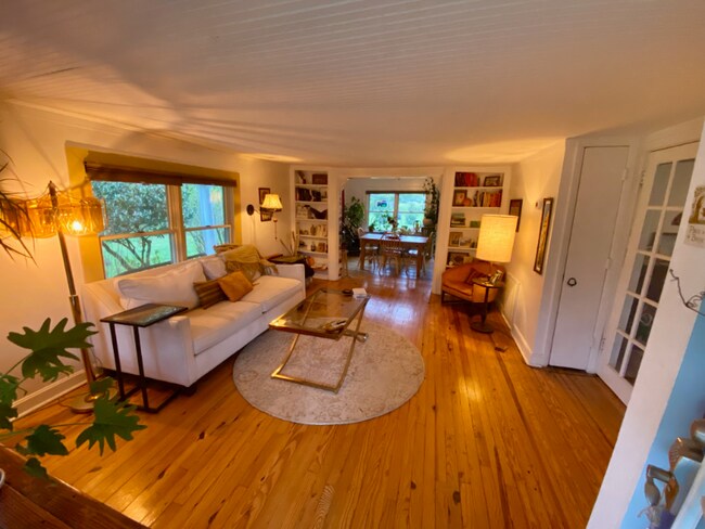 Building Photo - 27 Spruce St