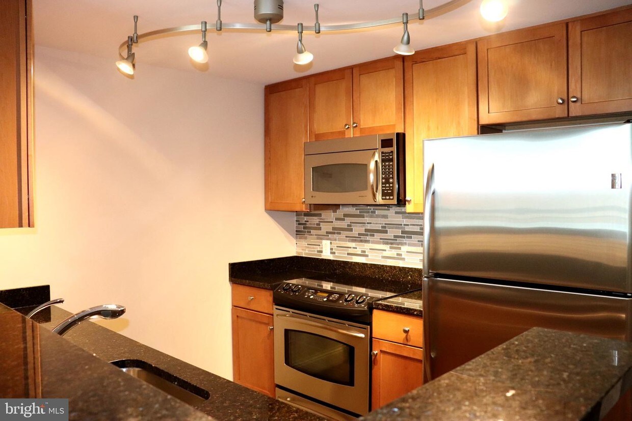 Foto principal - 1020 N Highland St