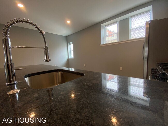 Building Photo - 3 br, 1.5 bath House - 5606 Florence Ave