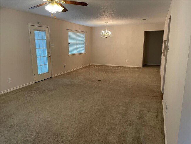 Building Photo - 203 Pine Valley
