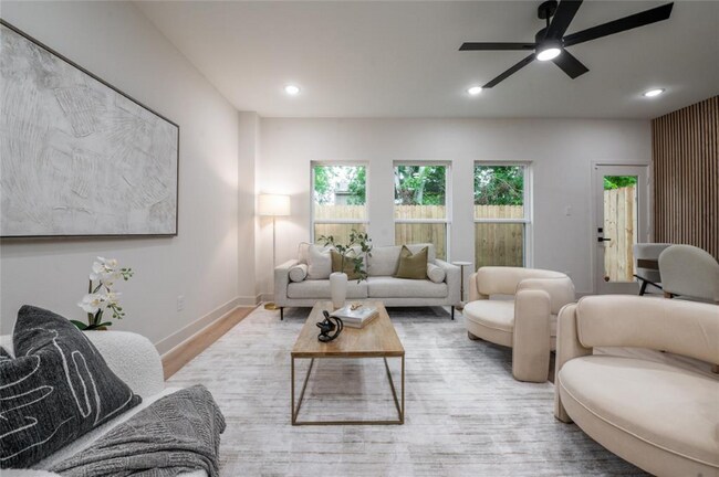 Foto del edificio - 8122 Corinth St