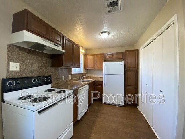 Foto del edificio - 3212 Keller Rd