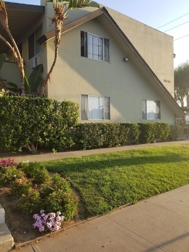 Building Photo - 917 E Madison Ave