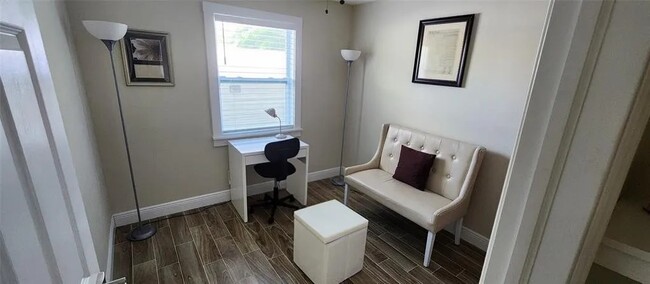 Building Photo - 8429 Citrus Way