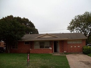 Building Photo - 130 W Cherry Point Dr