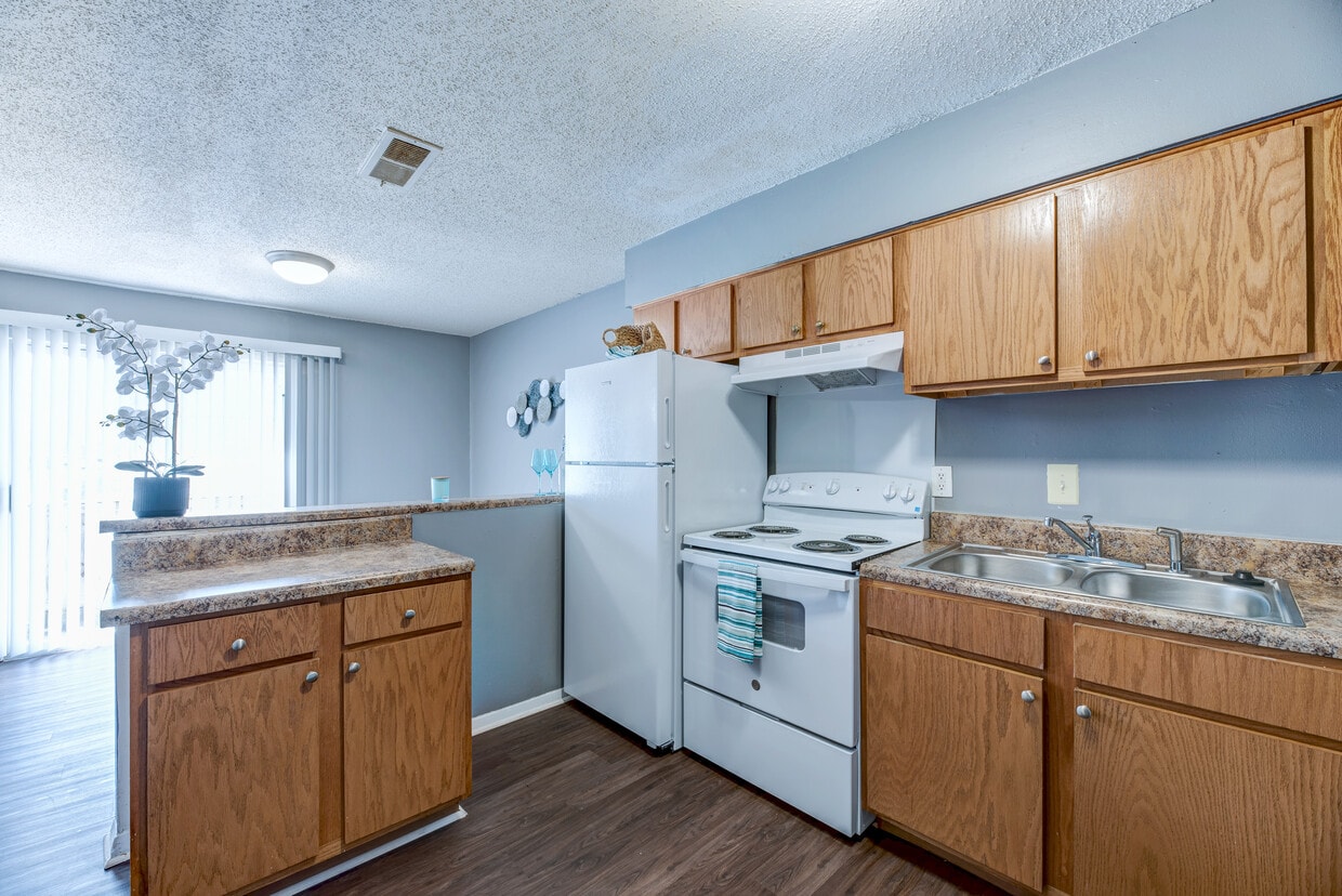 Kitchen - Annies Townhomes- 1 Month Free!