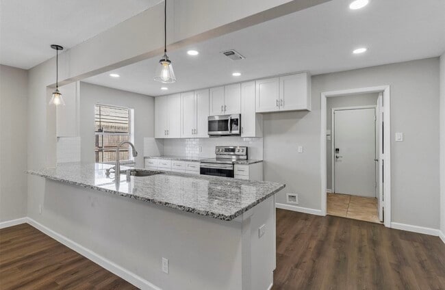 Building Photo - 1521 Oak Creek Dr