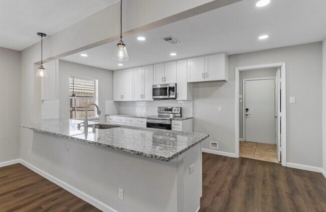 Foto del edificio - 1521 Oak Creek Dr