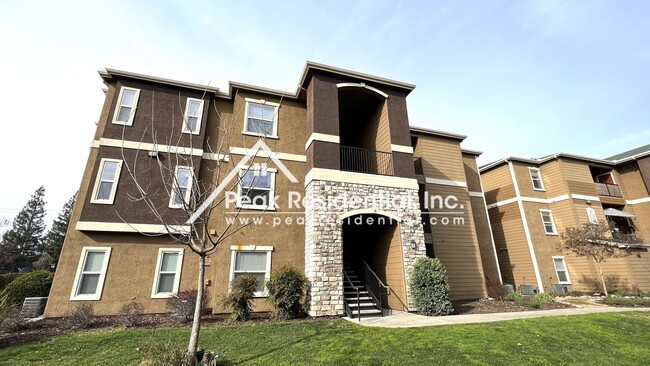 Building Photo - Bridgefield Condos - Wonderful Newer Antel...