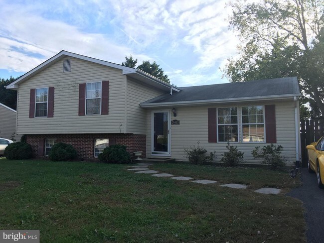 Building Photo - 29403 Petunia Dr