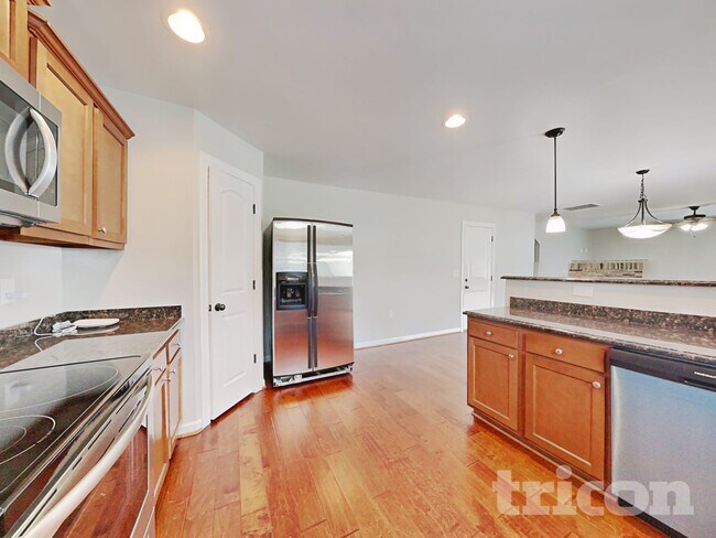 Foto del edificio - 3901 Creekmoore Dr
