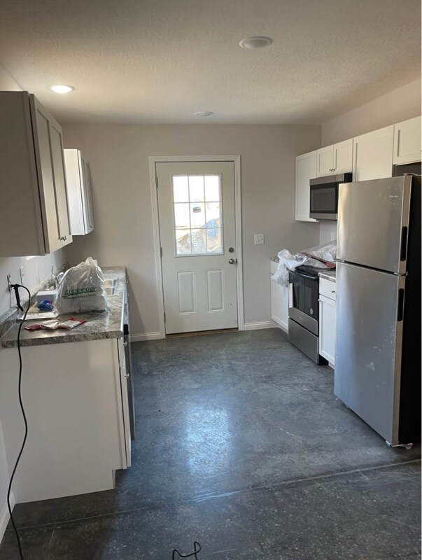 Building Photo - 71 Tracker Ln