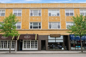 Building Photo - 2461 N Clark St