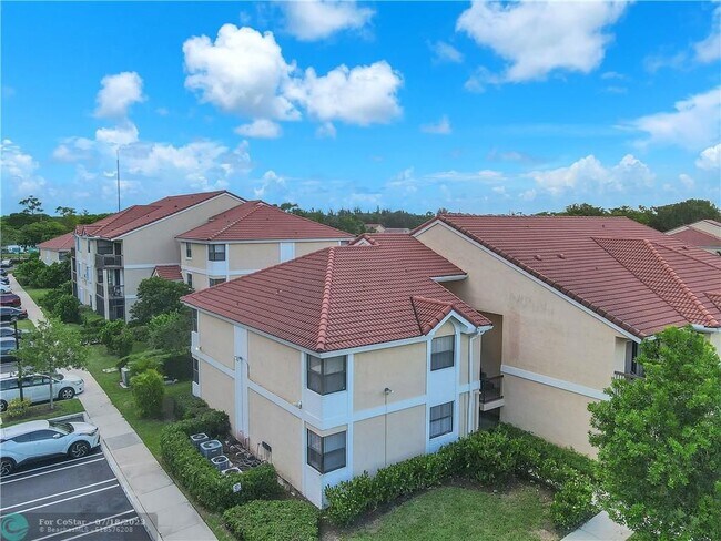 Building Photo - 5681 Riverside Dr
