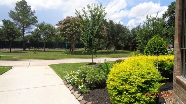 Building Photo - 16411 Destrehan Dr