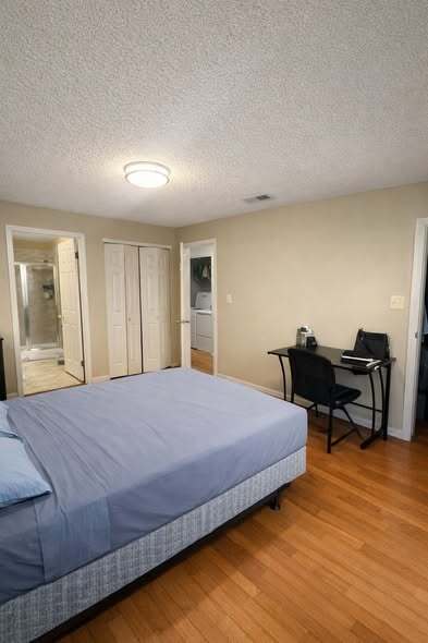 Building Photo - 30 Richmond Street4 - Master Bedroom