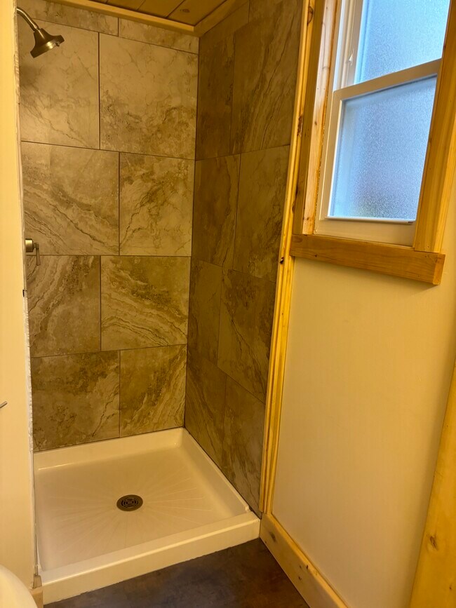 Foto del edificio - 119 E Wishart St