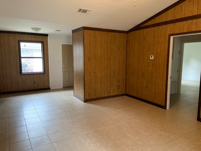 Building Photo - 2924 Holly Dr