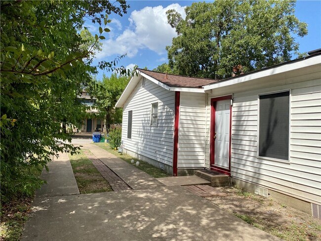Building Photo - 501 W 55th 1/2 St
