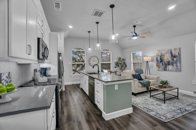 Building Photo - 1201 Apache Lake Dr