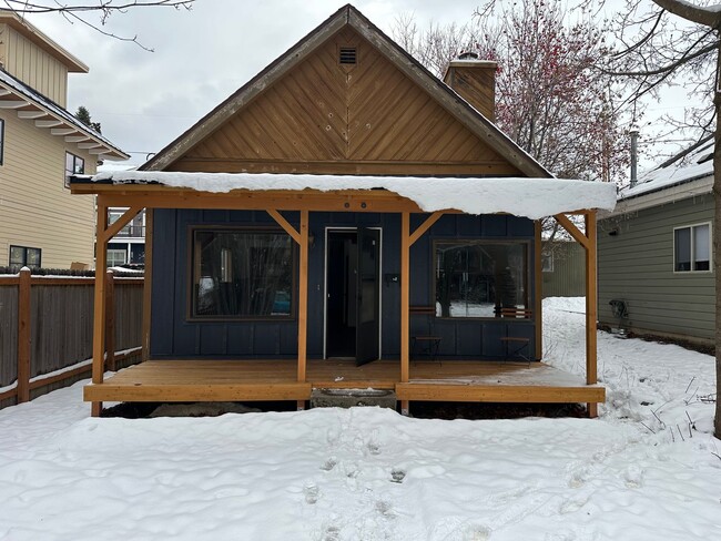 Building Photo - Whitefish home near beach