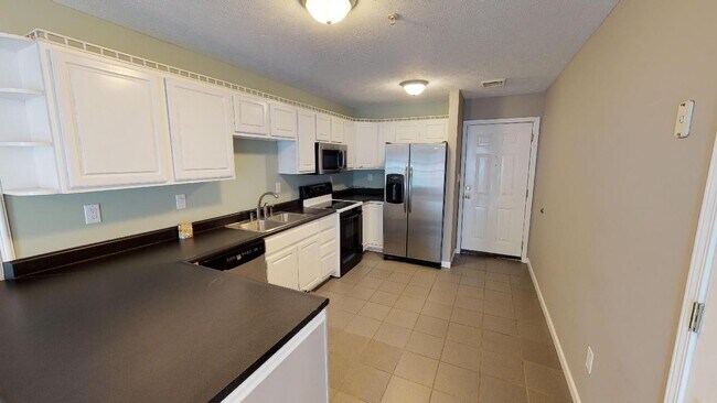 Building Photo - $995 PER BEDROOM! 3BR/2BA Condo Near UTK, ...