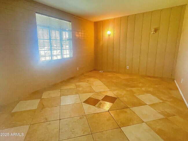 Foto del edificio - 2321 E Lynne Ln