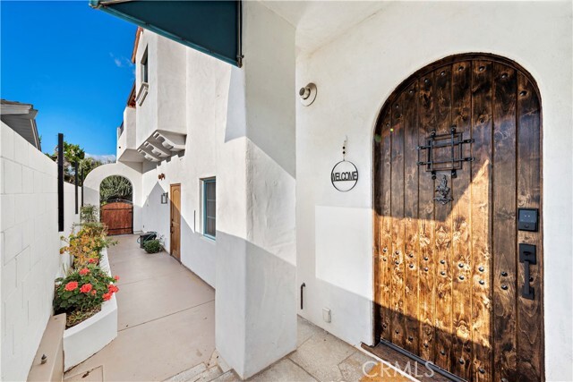 Building Photo - 233 Avenida Granada