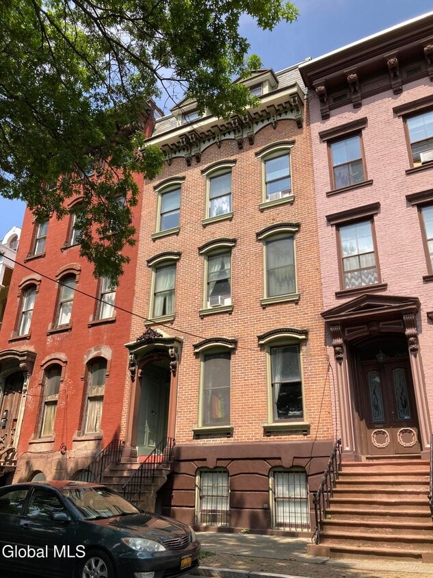 Primary Photo - 8 Hall Pl