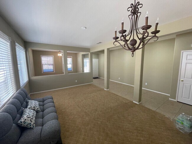 Foto del edificio - 3 Bed, 2 Bath Haven with Large Yard & Gara...