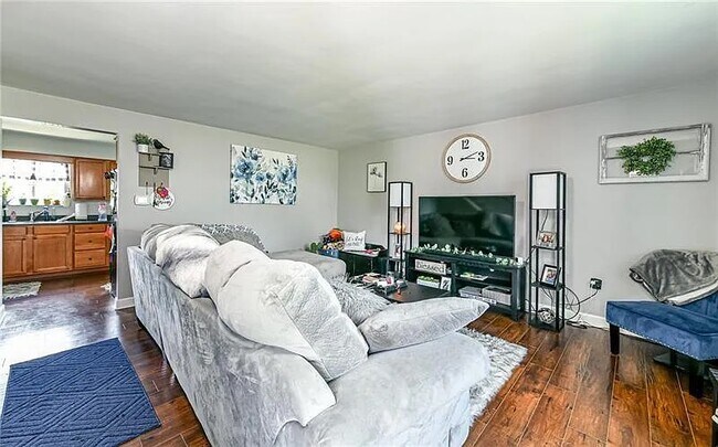 Building Photo - 124 5th Ave