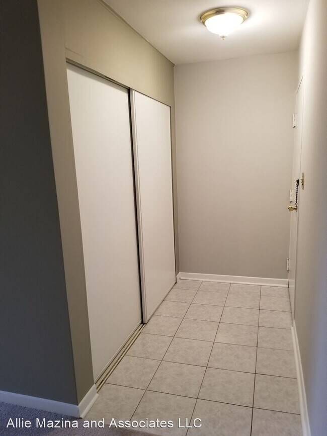 Building Photo - 2 br, 1 bath House - 32900 Aurora Rd. Unit...