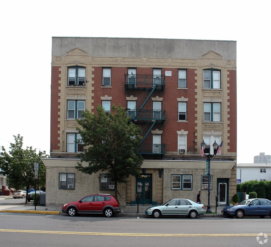 Building Photo - 7222 Broadway