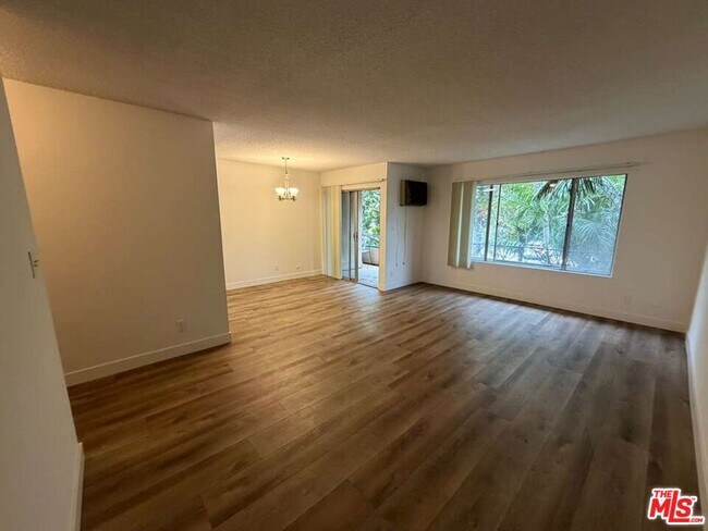 Foto del edificio - 848 S Holt Ave