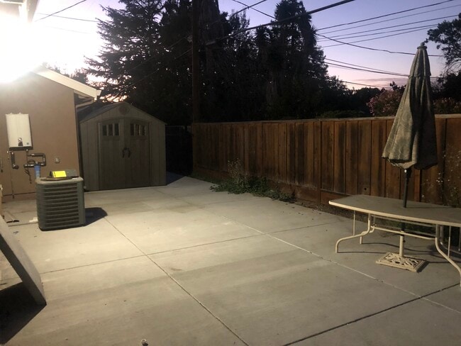 Foto del edificio - 541 Pamlar Ave