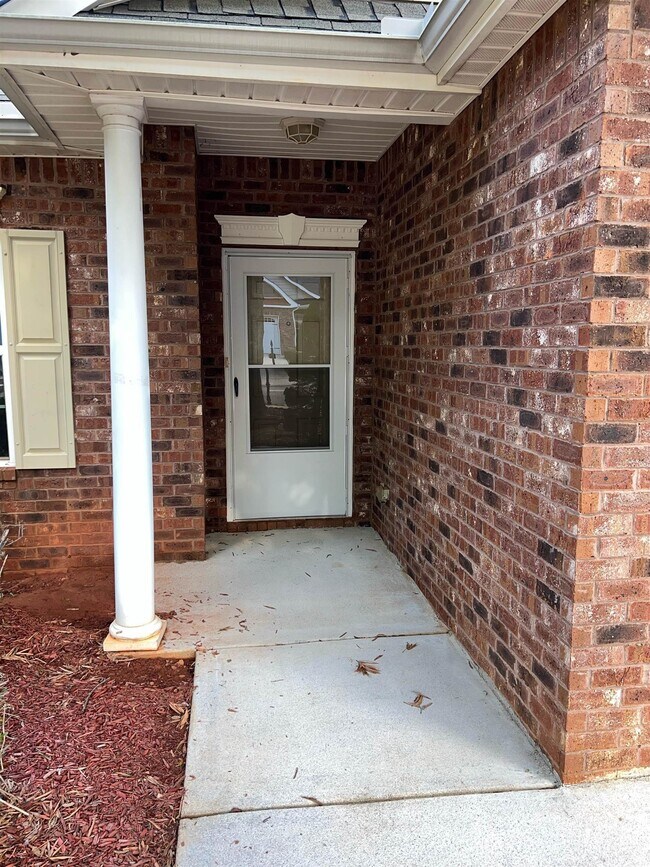Building Photo - 221 Polo Ln