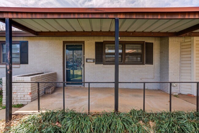 Foto del edificio - Spacious Four Bedroom in Quiet Community