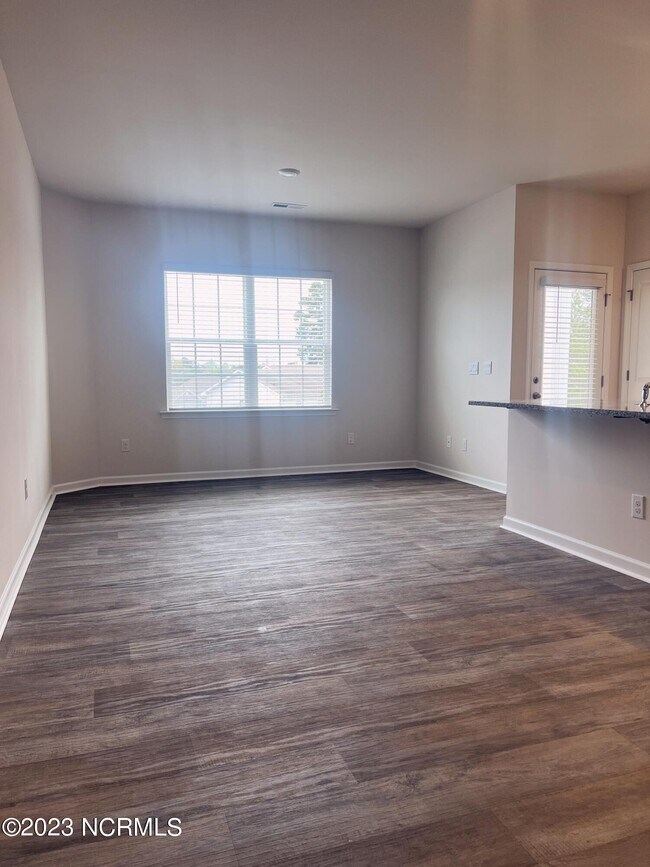 Building Photo - 1305 Gracie Ln