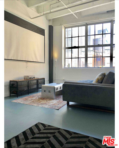 Foto del edificio - 312 W 5th St