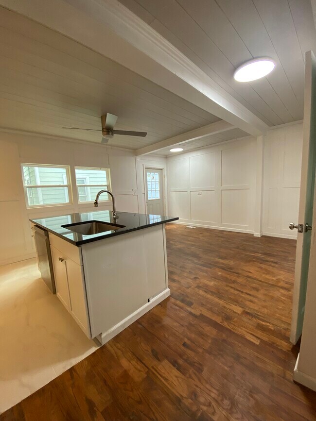 Foto del edificio - 634 Rutledge Ave