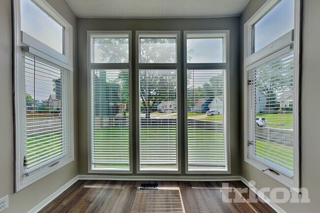 Foto del edificio - 6449 Roundtree St