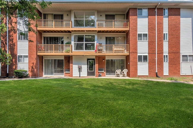 Building Photo - 825 Clinton River Dr