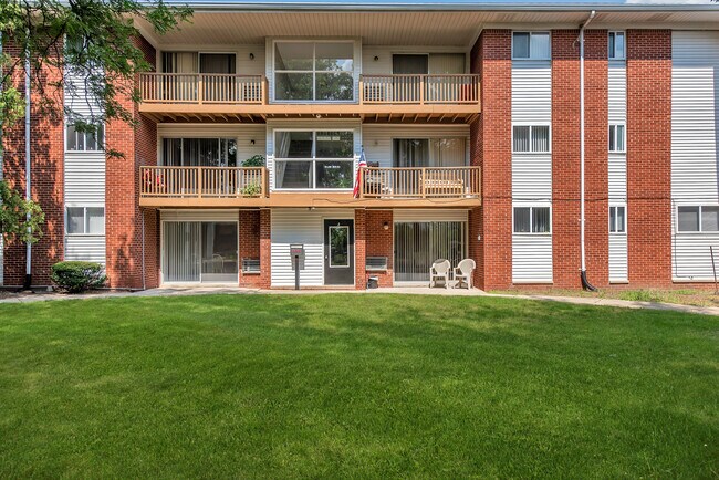 Foto del edificio - 825 Clinton River Dr