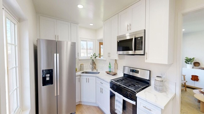 Building Photo - 19th St