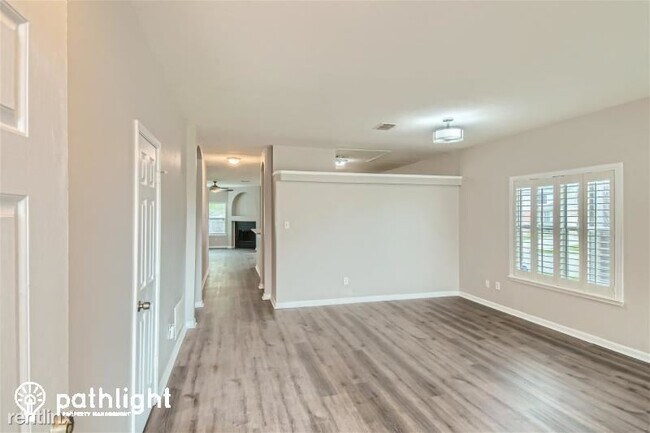 Foto del edificio - 4 br, 2 bath House - 2763 North Hampton Dr...