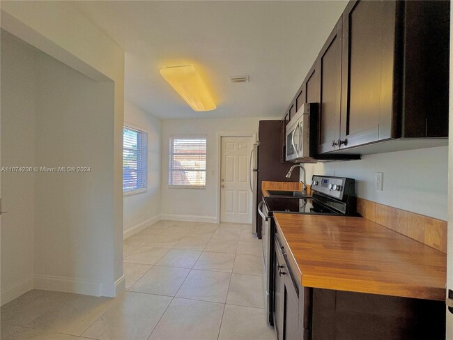 Foto del edificio - 6190 SW 48th Ct