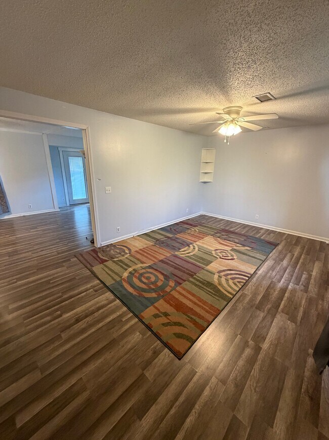 Foto del edificio - 122 2 Valley Rd