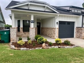 Building Photo - 6512 Bent Wood Villas Dr